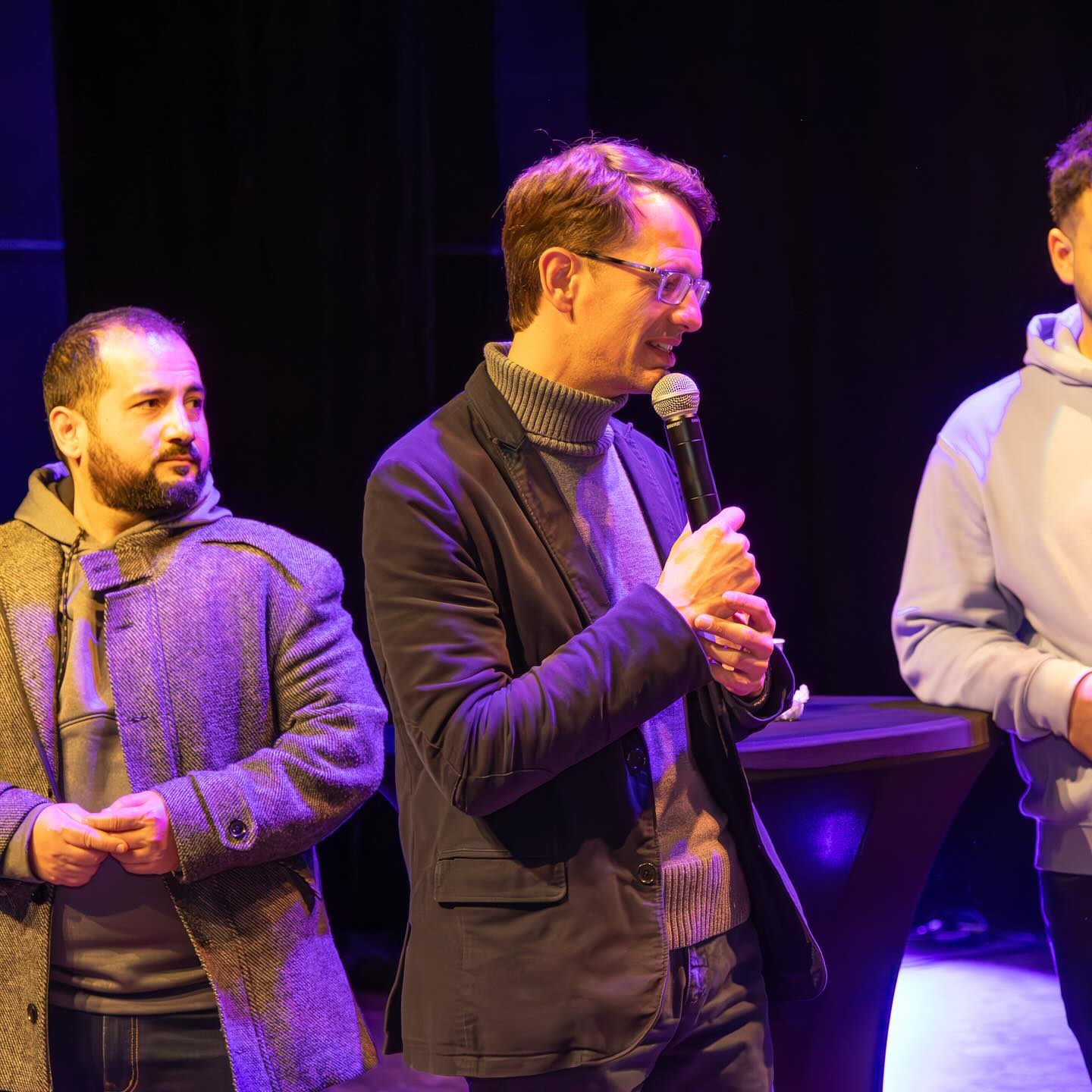 Prise de parole et remise de prix sur la scène du Majestic
