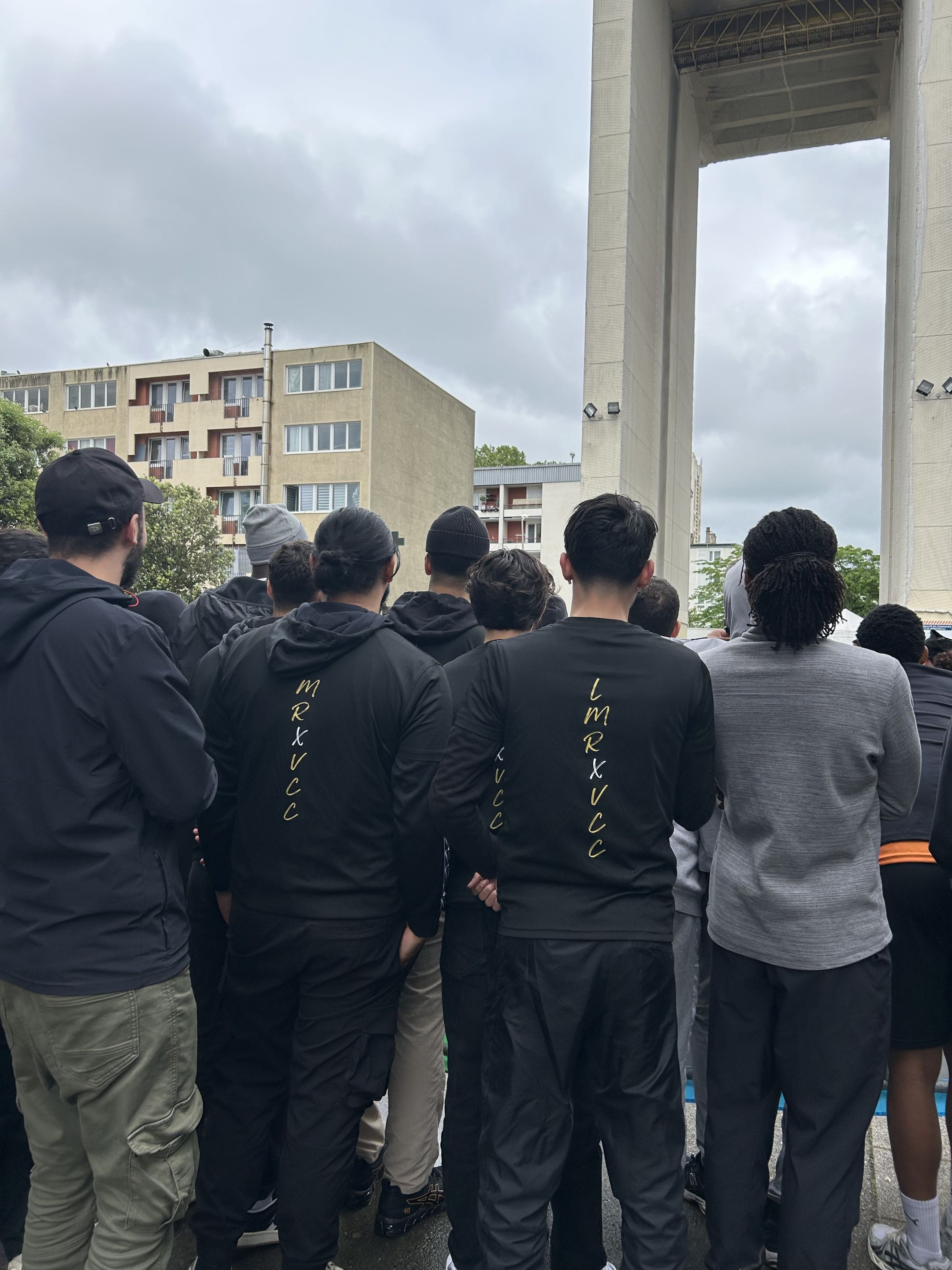 Public rassemblé près de l’espace gaming